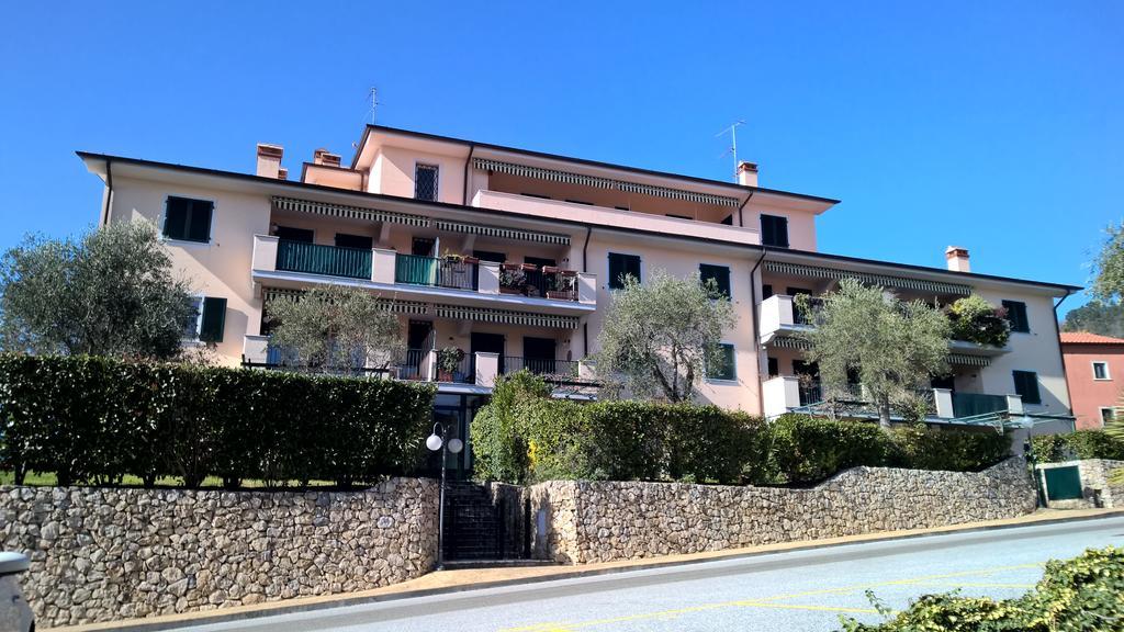 לריצ'י Appartamento La Collina Del Sole מראה חיצוני תמונה
